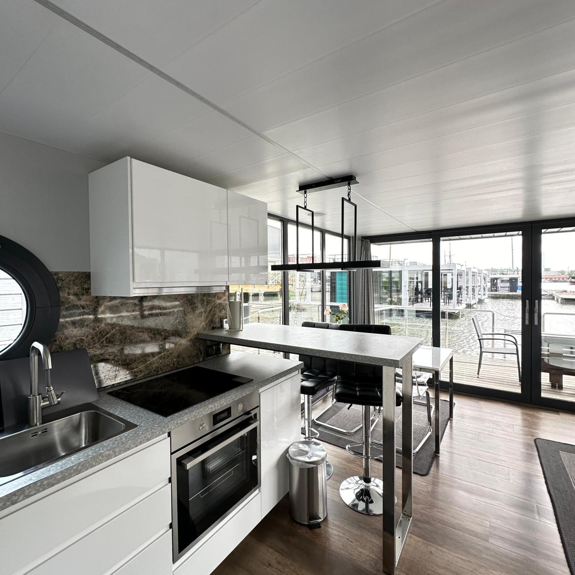 Bateau-hôtel La Mare 3*